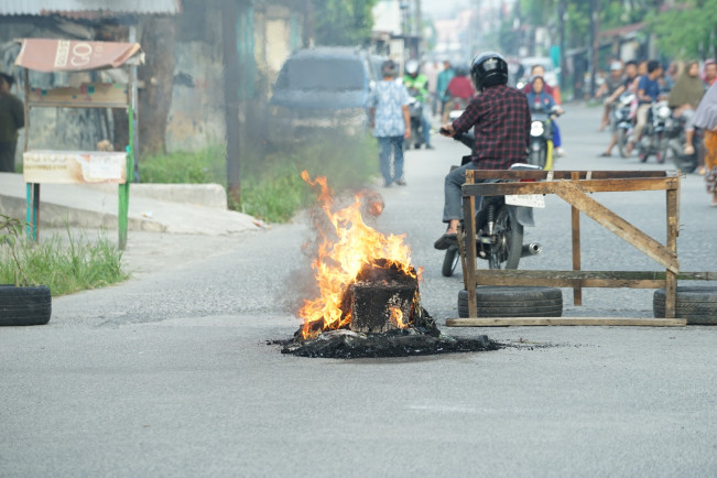 Massa menolak eksekusi. [Istimewa]